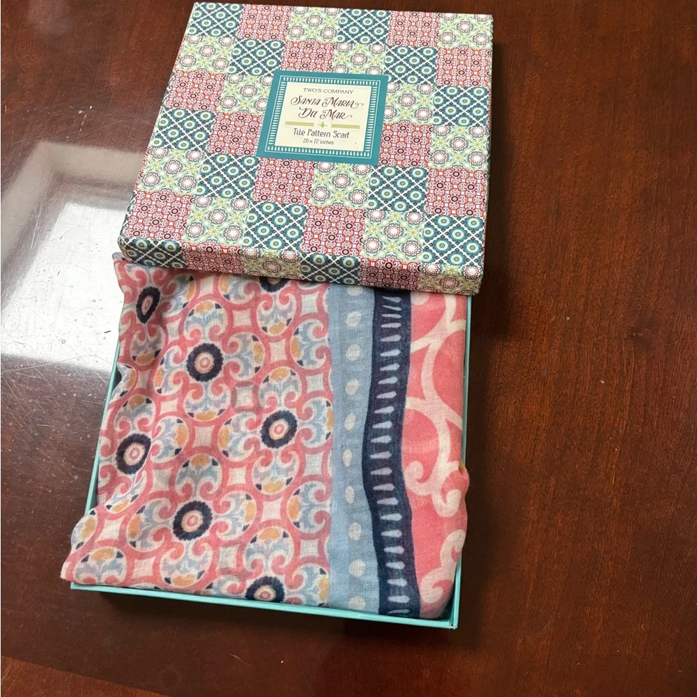 Two's Company tile pattern 20 x 72 inches Scarf brand new with box